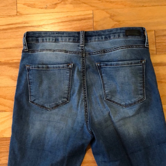 Distressed step hem STS blue jeans. Size 28 - Picture 3 of 4